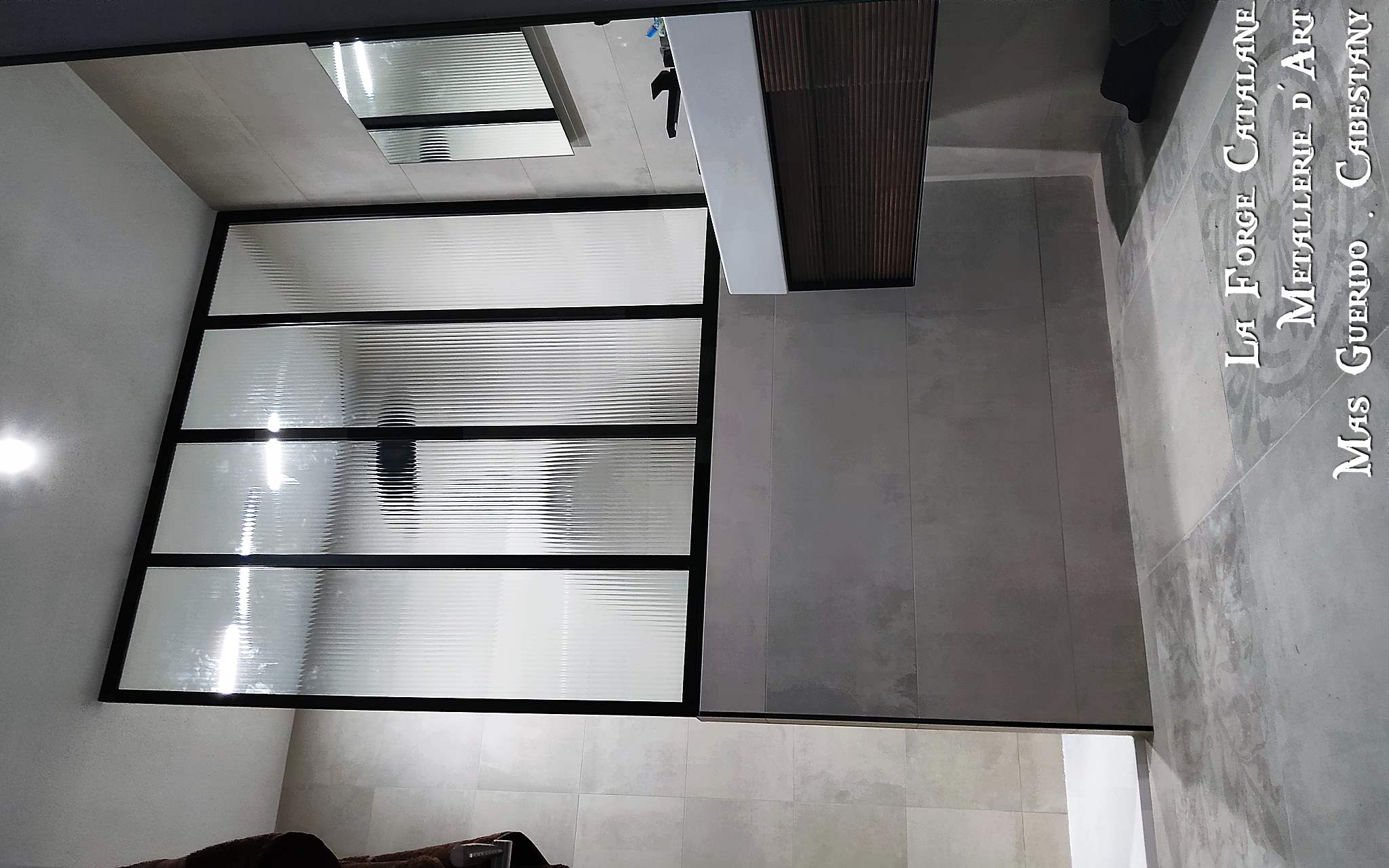 verriere de separation  termolaquage verres opalescent forge catalane.jpg